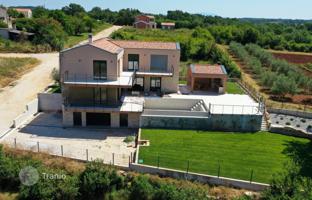 4-bedroom house 377 m² in Višnjan for 1,190,000 €
