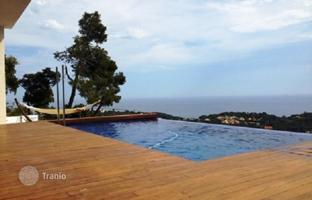 Modern villa with a garden, a swimming pool and a garage in a quiet area, Lloret de Mar, Spain for 1,105,000 €