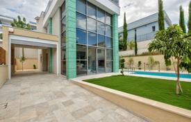 Modern villa with a swimming pool in a gated residence with a kids' playground and a gym, near the beach, Limassol, Cyprus for 2,800 € per week