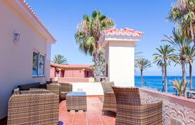 Comfortable villa with a terrace, a garage, a solarium and ocean views, Playa de las Americas, Spain for 1,950,000 € Comfortable villa with a terrace, a garage, a solarium and ocean views, Playa de las Americas, Spain for 1,950,000 €