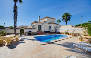 3-bedroom villa 141 m² in Orihuela Costa for 550,000 €