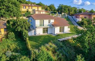 2-bedroom villa 208 m² in Magione for 525,000 €