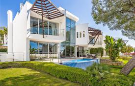 Villa with a view of the sea and the mountains, Marbella for 1,925,000 €