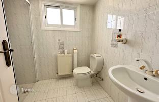 6-room mansion 450 m² in Aradippou for 600,000 €