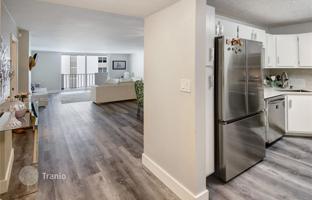 1-bedroom apartments in condo 121 m² in Hallandale Beach for $330,000