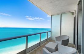 Two-bedroom apartment in a skyscraper by the ocean in Miami Beach, USA for $3,274,000