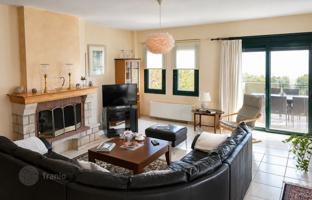 Three-bedroom apartment with a parking 350 meters from the sea, Monemvasia, Peloponnese, Greece for 350,000 €