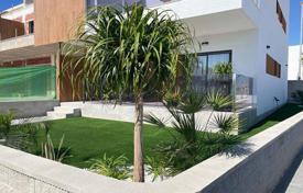 Two-bedroom apartment with a private garden in Pilar de la Horadada, Alicante, Spain for 280,000 €