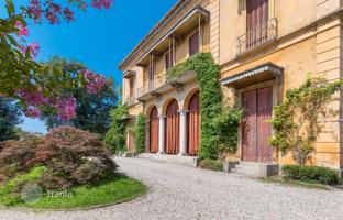 7-bedroom villa in Longone Al Segrino. Price on request
