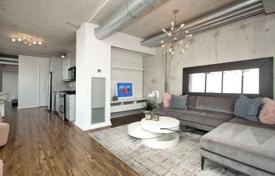 Apartment – Richmond Street West, Old Toronto, Toronto,  Ontario,   Canada for C$835,000