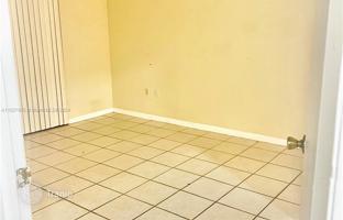 2-bedroom apartments in condo 89 m² in West End for $339,000