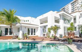 Spacious villa with a backyard, a pool, a terrace and a garage, Fort Lauderdale, USA for $3,904,000