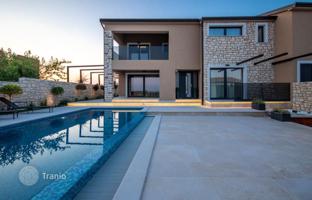 4-bedroom house 178 m² in Nova Vas for 645,000 €