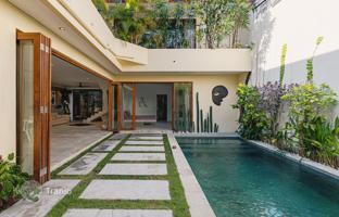 3-bedroom villa 300 m² in Tibubeneng for $330,000
