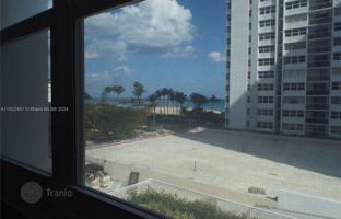 2-bedroom apartments in condo 134 m² in Hallandale Beach for $599,000