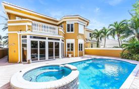 Mediterranean villa with a swimming pool, a garage and a balcony, Fort Lauderdale, USA for 2,198,000 €