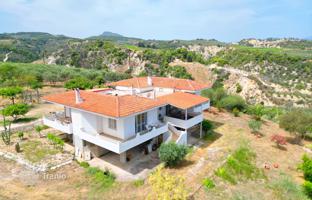 Two-storey villa with an olive grove and beautiful views in Peloponnese, Greece for 250,000 €