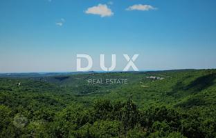 Land plot 10,000 m² in Kanfanar for 105,000 €