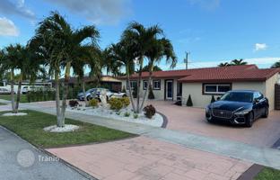 5-bedroom house 265 m² in Miami for $789,000