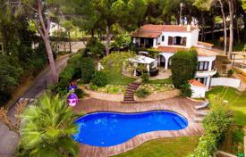 Houses for sale in Lloret de Mar. Three-level villa with a pool, a garden and a children's playground in a quiet place, not far from the town of Lloret-de-Mar, Spain Houses for sale in Lloret de Mar. Three-level villa with a pool, a garden and a children's playground in a quiet place, not far from the town of Lloret-de-Mar, Spain