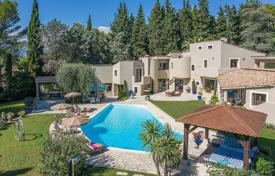 Villa – Mougins, Côte d'Azur (French Riviera), France. Price on request