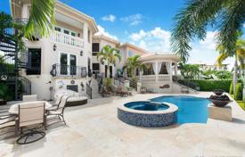 Spacious villa with a backyard, a pool, a summer kitchen, a terrace and two garages, Coral Gables, USA for $3,950,000