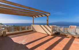 Three-level townhouse with a garage and sea views in Puerto de Santiago, Tenerife, Spain for 415,000 €