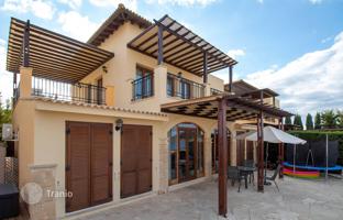 3-bedroom apartment 130 m² in Aphrodite Hills for 500,000 €