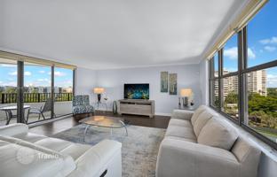 2-bedroom apartments in condo 144 m² in Hallandale Beach for $575,000