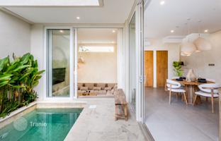 2-bedroom villa 188 m² in Batu Bolong Beach for $275,000