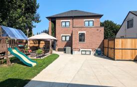 Townhome – North York, Toronto, Ontario,  Canada for C$2,075,000
