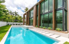 Stylish villa with a private pool, garages and terraces, Miami Beach, USA for $5,125,000