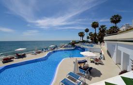 Furnished penthouse with a terrace and a parking, first line by the sea, Estepona, Malaga, Spain for 570,000 €