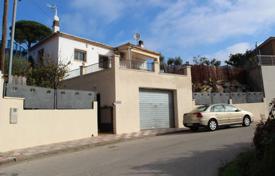 Villa with a pool, a garden and a garage in a quiet area, near the beach, Lloret de Mar, Spain for 280,000 €