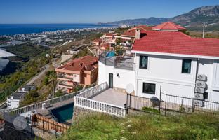 4-bedroom villa 320 m² in Kargicak for 66,079,000 TRY