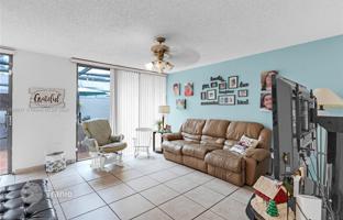 3-bedroom house 155 m² in Pembroke Pines for $465,000
