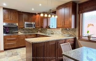10-bedroom house in North York for C$2,051,000