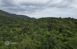 Land plot 1,800 m² in Veprinac for 220,000 €