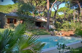 Magnificent villa 200 meters from the sandy beach, Roccamare, Tuscany, Italy for 2,500 € per week