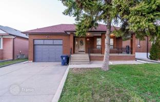 8-bedroom house in North York for C$1,552,000