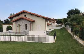 New villa in finished condition with a swimming pool, a garden and a garage, Lonato del Garda, Italy for 830,000 € New villa in finished condition with a swimming pool, a garden and a garage, Lonato del Garda, Italy for 830,000 €