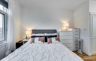 2-bedroom apartment in Front Street West for C$976,000