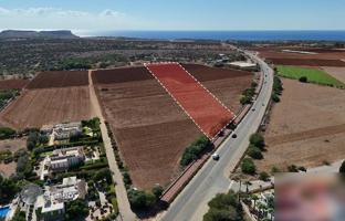 Land plot 20,414 m² in Famagusta for 715,000 €