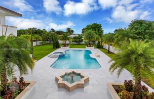 6-bedroom house 890 m² in West End for $3,500,000