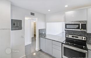 1-bedroom apartments in condo 99 m² in Aventura for $340,000