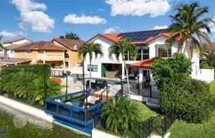 4-bedroom house 463 m² in Hialeah for $1,849,000