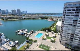 2-bedroom apartments in condo 145 m² in Aventura for $440,000