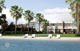 Land plot 1,907 m² in Mazotos for 960,000 €