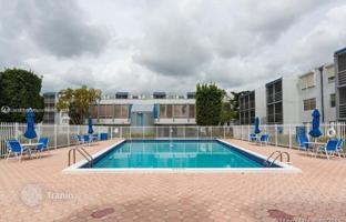 2-bedroom apartments in condo 105 m² in West End for $274,000