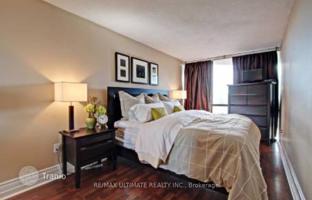 5-bedroom apartment in Gerrard Street East for C$968,000